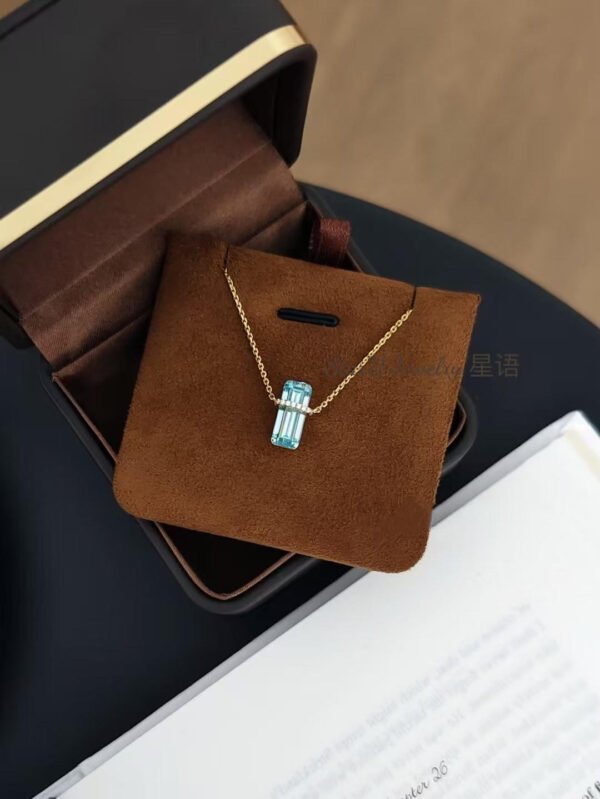 Long-shaped Aquamarine Necklace