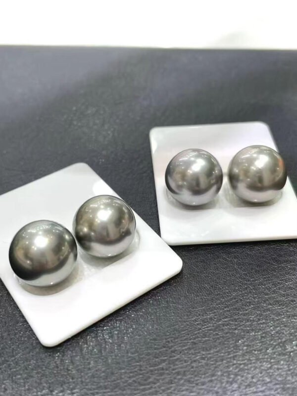 Tahitian Platinum Gray Pearl Stud Earrings