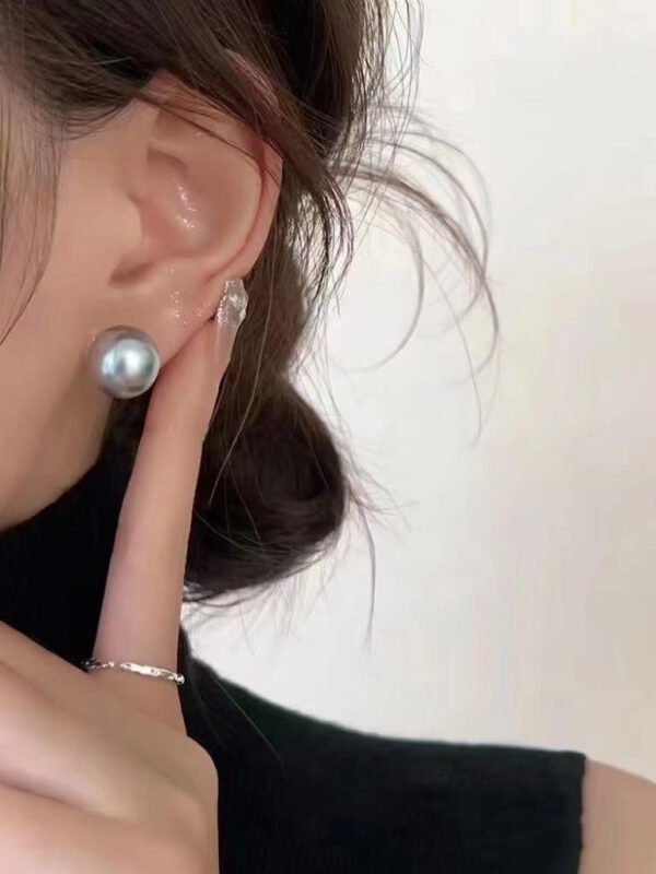 Tahitian Platinum Gray Pearl Stud Earrings